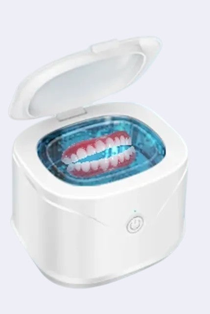 DENTISTOOLBOX white ultrasonic cleaner with 220ml capacity, cleaning dental appliances and Invisalign.